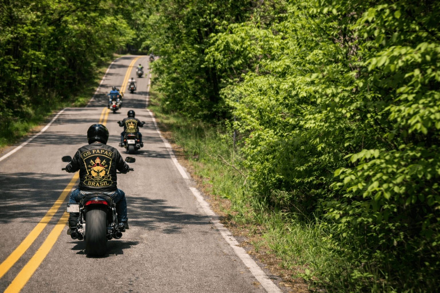 Motociclistas do MC Os Papas na estrada